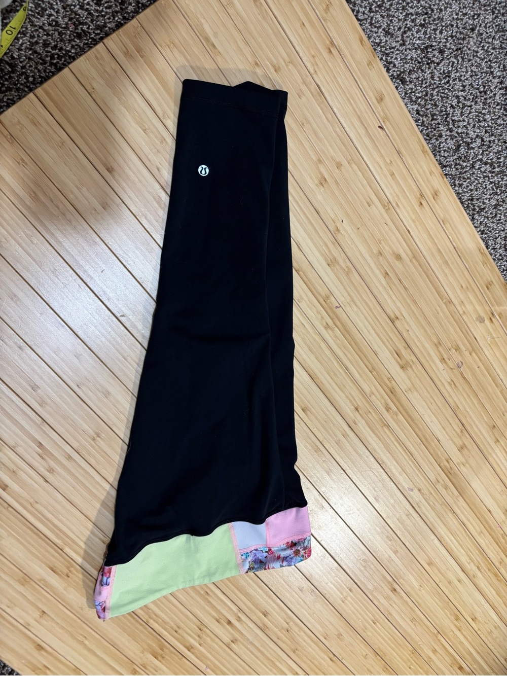 Lululemon Reversible Wunder Under Crop leggings. Size 4. - Picture 6 of 13